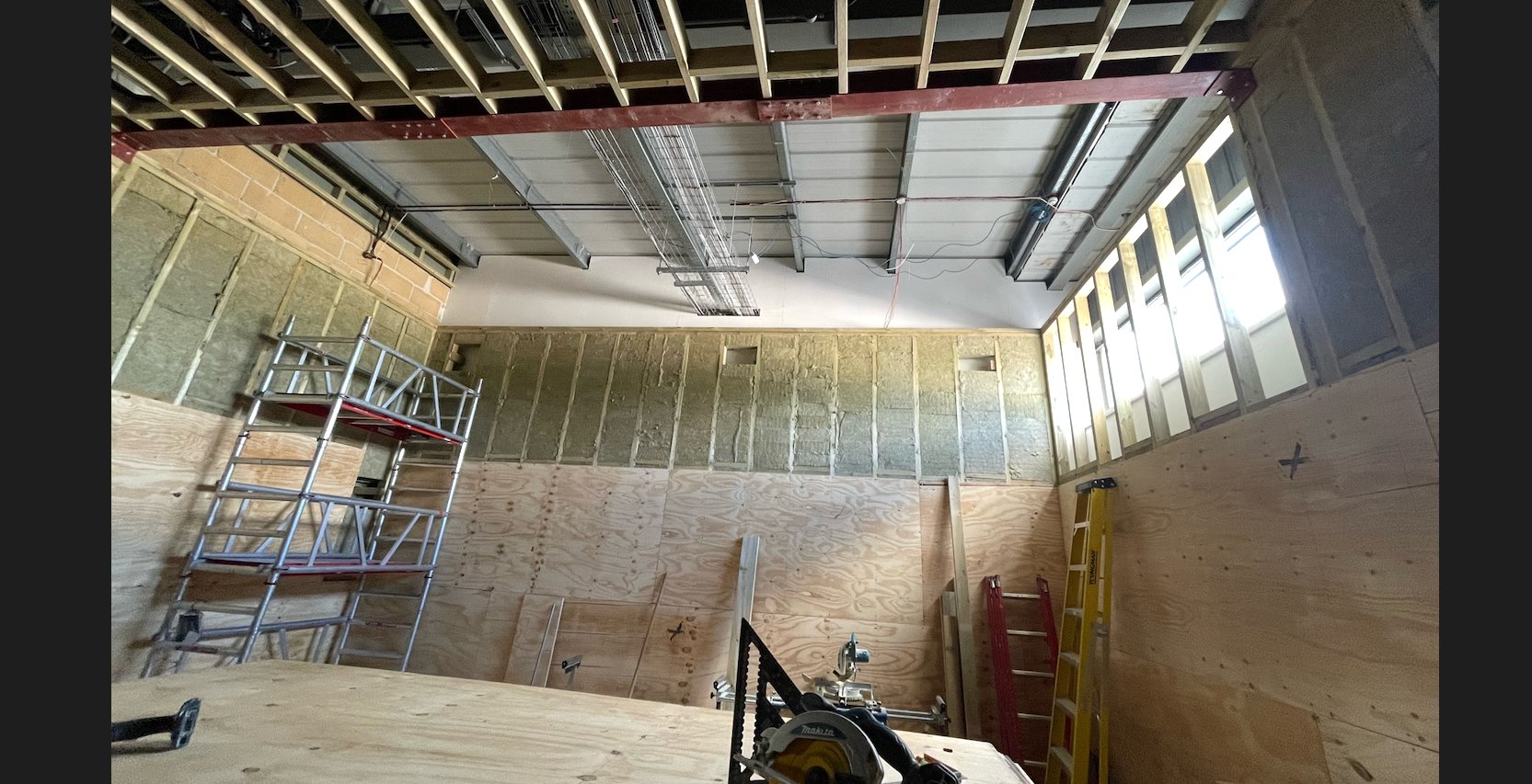 Deluxe — Facility Build, Hayes